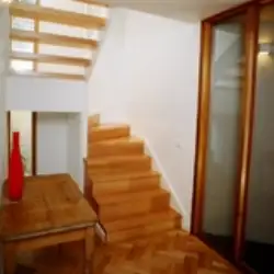  Combined closed and open tread staircase