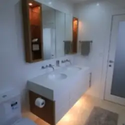 Lighting features in new bathroom